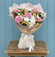 Букет цветов из:  Гвоздики, Орхидеи и Розы в Рудничный Кировской области