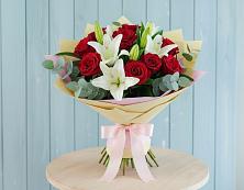Букет цветов из:  Лилии и Розы в Рудничный Кировской области