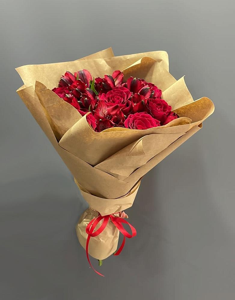 Букет цветов из: Альстромерии и Розы в Рудничный Кировской области