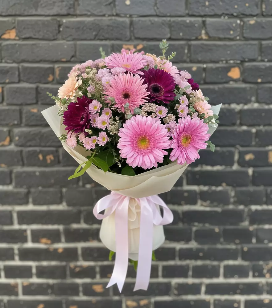 Букет цветов из: Герберы и Хризантемы в Рудничный Кировской области