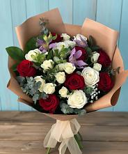 Букет цветов из:  Розы и Альстромерии в Рудничный Кировской области