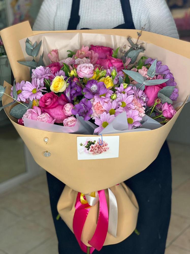 Букет цветов из: Хризантемы, Гвоздики и Альстромерии в Рудничный Кировской области