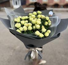 Букет Белые кустовые розы Солинеро в Рудничный Кировской области