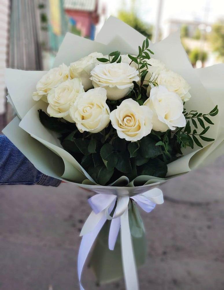Букет Белые розы Проуд в Рудничный Кировской области