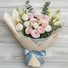 Букет цветов из:  Лизиантусы в Рудничный Кировской области