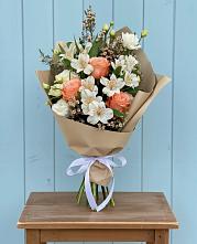 Букет цветов из:  Альстромерии, Лизиантусы, Розы и Хризантемы #REPLACE_PRED# Рудничный Кировской области