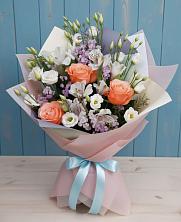 Букет цветов из:  Лизиантусы, Розы, Альстромерии и Гипсофила в Рудничный Кировской области