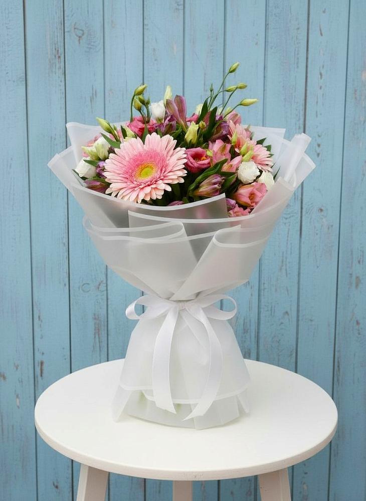 Букет цветов из: Герберы, Альстромерии и Лизиантусы в Рудничный Кировской области