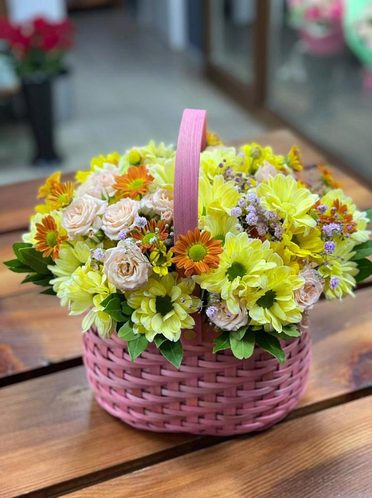 Цветочная композиция из Хризантемы и Розы в корзине в Рудничный Кировской области