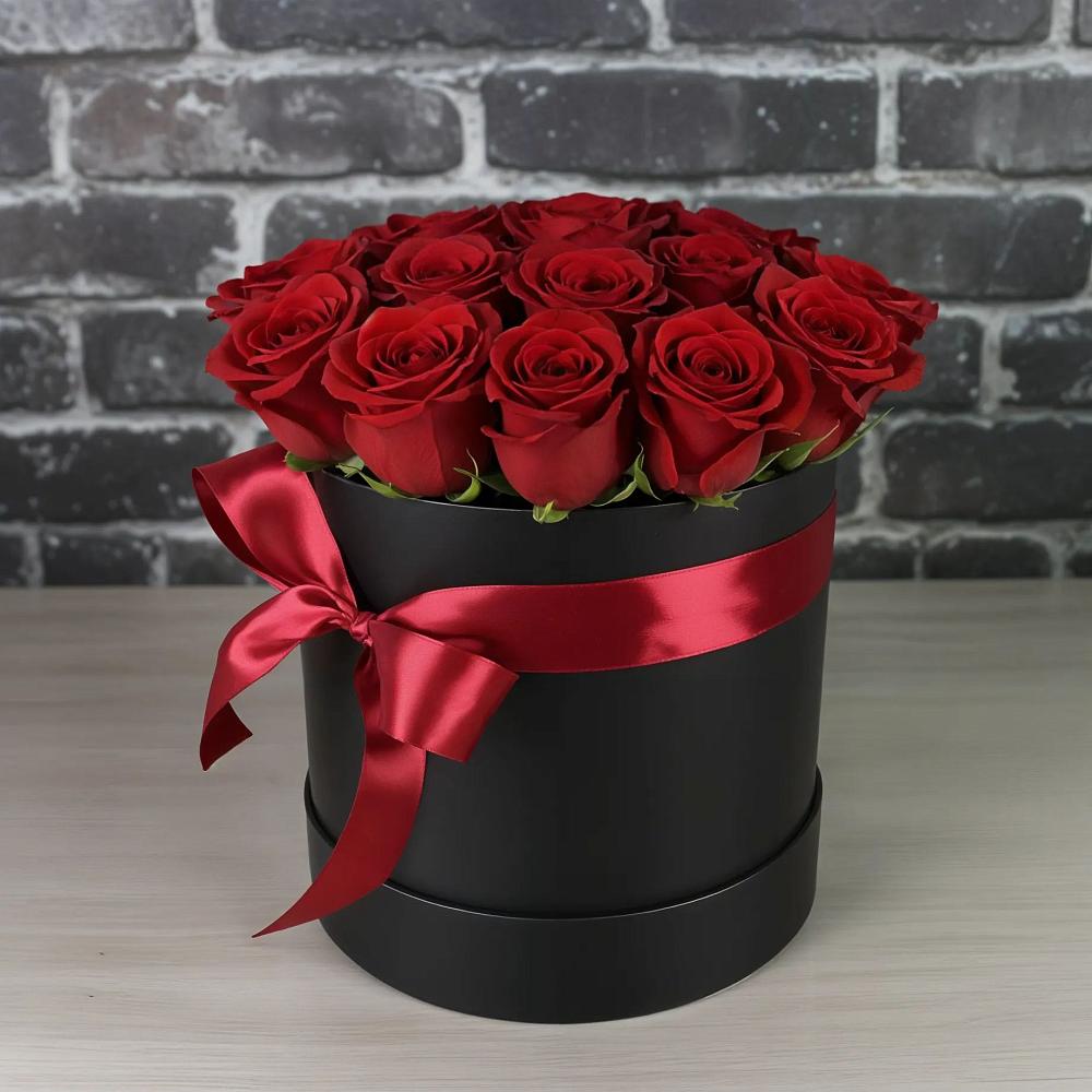 Цветочная композиция из Розы в шляпной коробке в Рудничный Кировской области