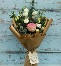 Букет цветов из:  Розы и Лизиантусы в Рудничный Кировской области