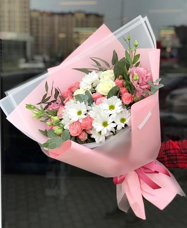 Букет цветов из: Розы, Лизиантусы и Хризантемы в Рудничный Кировской области