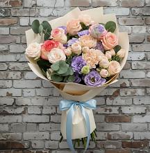 Букет цветов из:  Розы, Лизиантусы и Гвоздики в Рудничный Кировской области