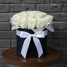 Цветочная композиция из Розы в шляпной коробке в Рудничный Кировской области