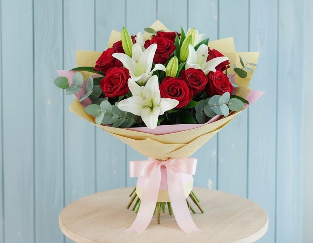 Букет цветов из: Лилии и Розы в Рудничный Кировской области